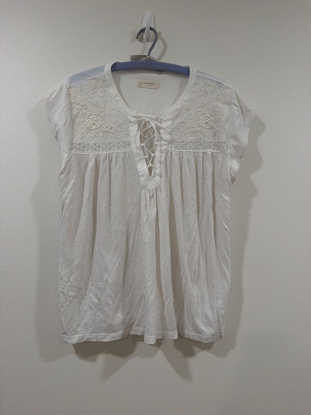 Lucky cream shirt with beautiful flower appliqué